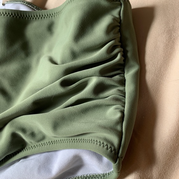 Bathing suit top and bottom - Picture 2 of 5